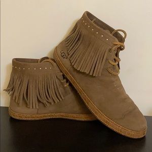 UGG Fringe Boot Size 7